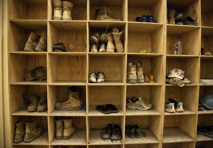 Tủ giày trong phòng tập